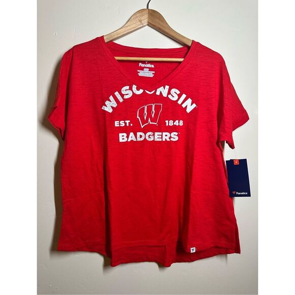 Fanatics Wisconsin Badgers Red V neck Game Day T Shirt Size Large - Picture 1 of 4